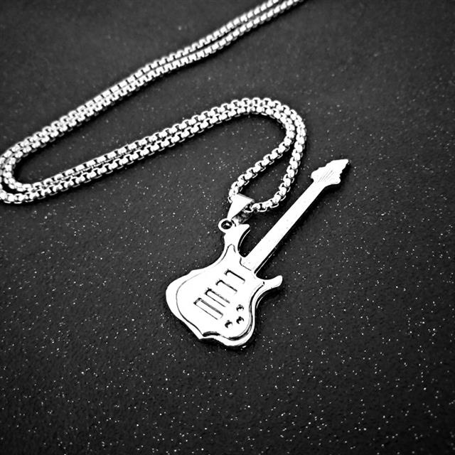 T139 beberapa ornamen musik kecil gitar Hari Valentine kalung gaya etnik fashion kecil hadiah lionti