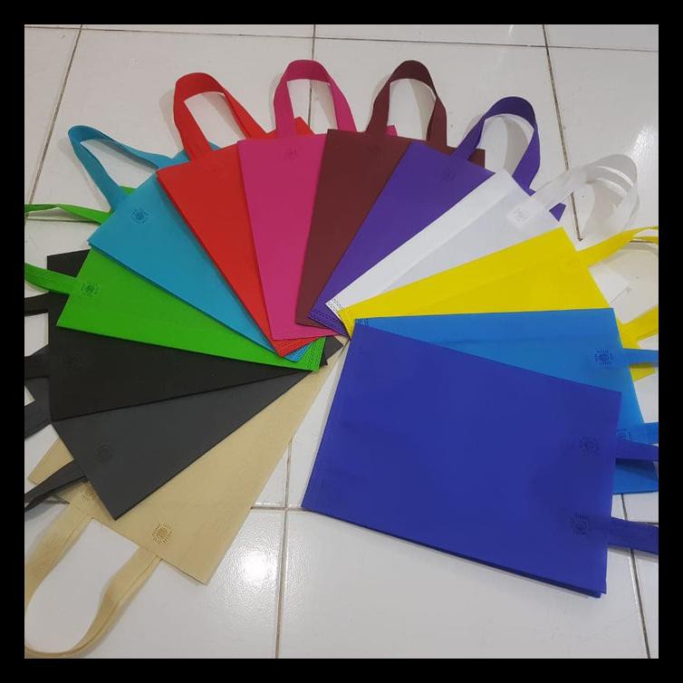 

TAS SPOUNDBOND 30X40X10 POLOS KUALITAS TERBAIK