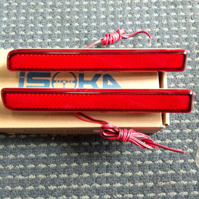 Lampu Reflektor AYLA 2017-2018 / Lampu Bemper Belakang AYLA 2017-2018