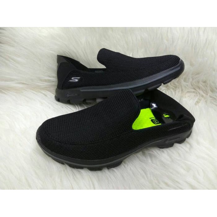 Sepatu Pria Skechers GoWalk 3 Lounge