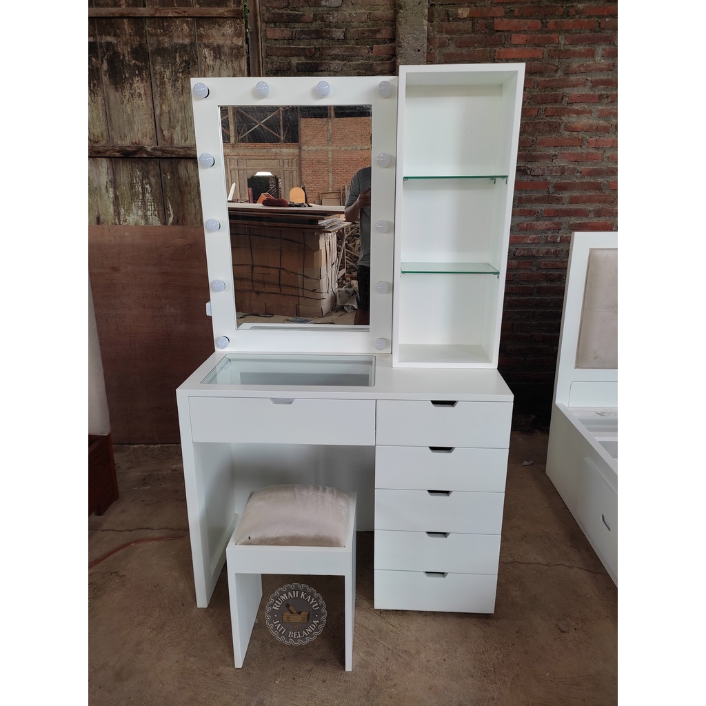 Meja rias lampu | duco putih | rias artis