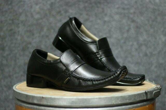 CEVANY SAMAK SLIPON LEATHER