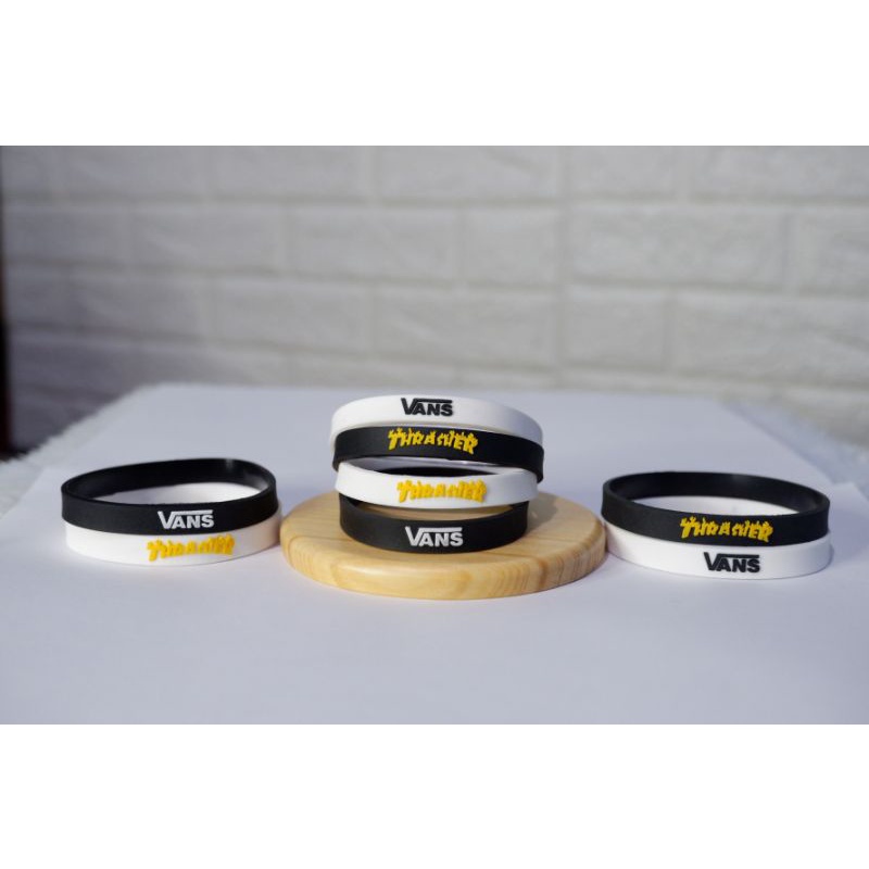 GELANG KARET THRASHER X VANS/GELANG KARET/GELANG LUCU/GELANG TERPOPULER/GELANG VIRAL/GELANG VANS/GELANG THRASHER/GELANG PUTIH/GELANG HITAM/GELANG TERMURAH/GELANG TERLARIS/GELANG COWOK/GELANG COWO/GELANG/GELANG BAGUS/GELANG MURAH/GELANG TERLARIS