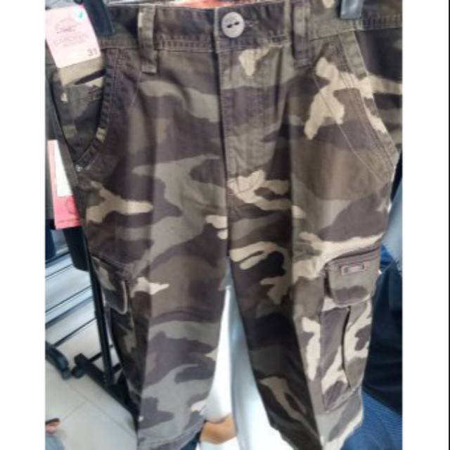 Cardinal celana pendek army