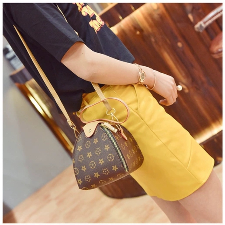 Khatinstore Tas selempang Wanita / Import / Terbaru 2022 / Model Kerucut / Sling Bag Motif Elvi - 118