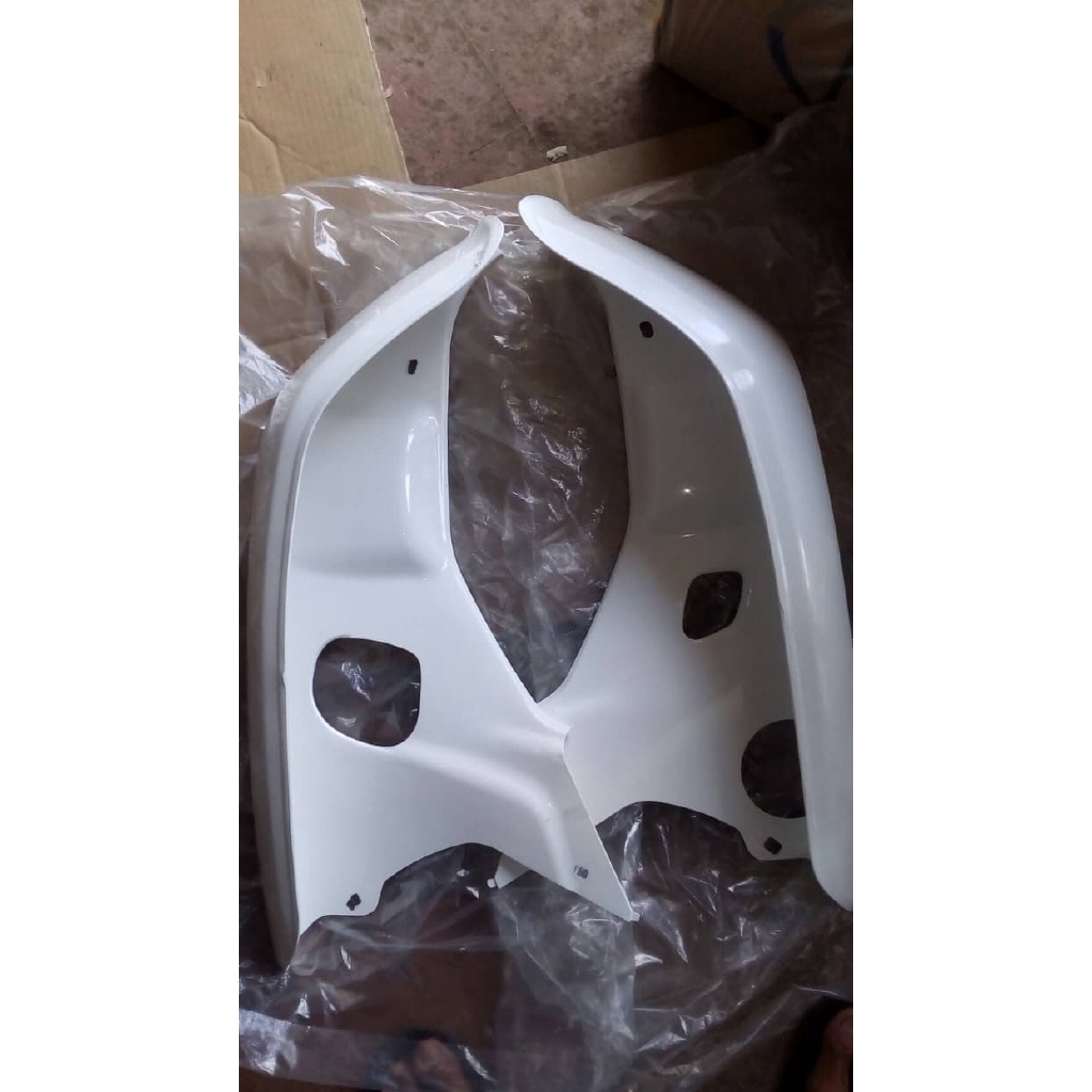 Sayap Honda astrea grand warna putih