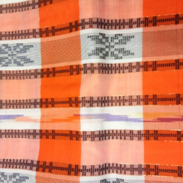 Sarung tenun sutera sengkang