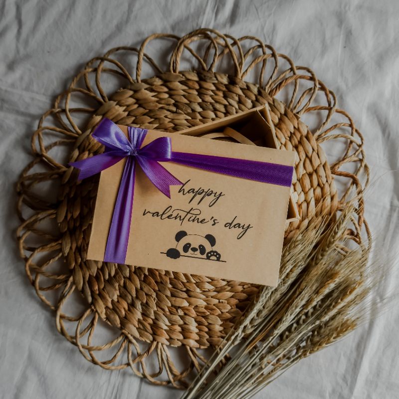 

Kotak kado 20x12x7 || BOX KADO/ BIRTHDAY / WEDDING / HAMPERS / BOX AESTETIK