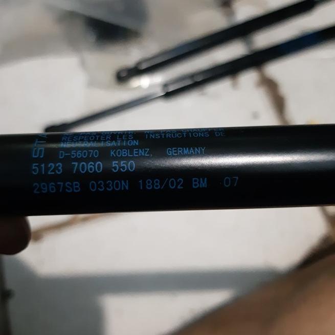 Jual shock kap mesin BMW E90 original made in Germany Lelangan BE6 O8 Murah Banget Shopee