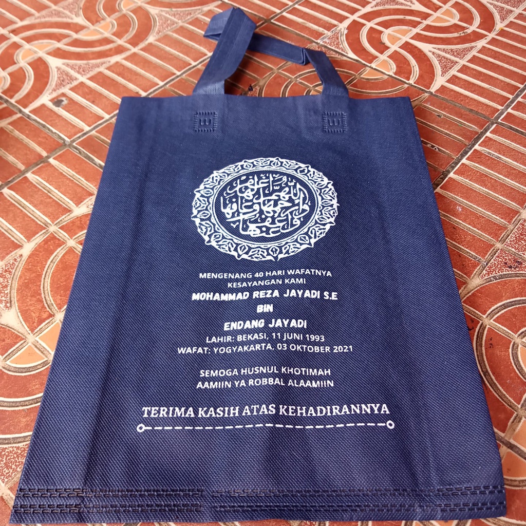 

Goodie bag 30x40x8 + sablon 1 sisi 1 warna 100pcs