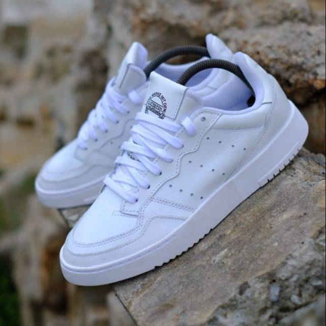 adidas supercourt triple white