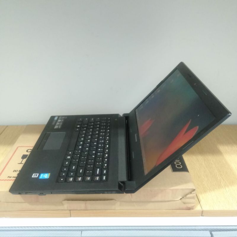 Laptop Lenovo B40,Intel Core i3-4005U,Intel hd graphics,Ram 4 HDD 500,Windows 10 layar 14 inch