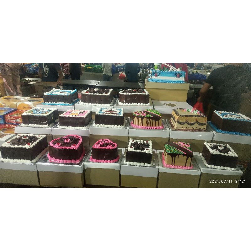 

KUE ULANG TAHUN / KUE ULANG TAHUN SPESIAL / KUE ULANG TAHUN ANEKA RUPA