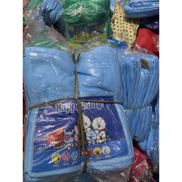 

TAS ULTAH GOODIEBAG SIZE BENTO 24x19x28