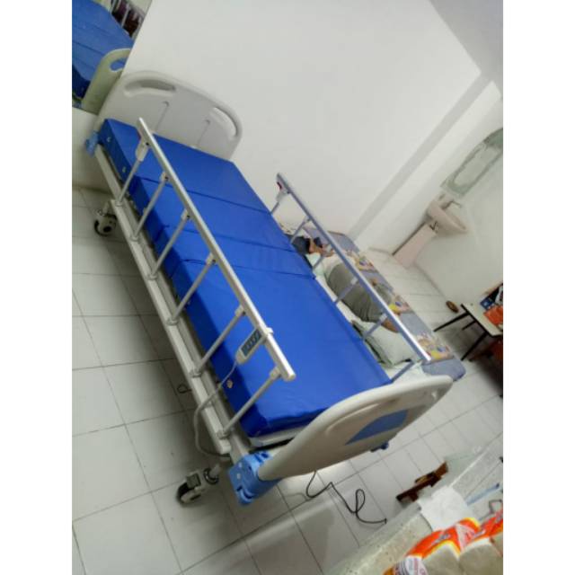 Bed Pasien Electric 3 Crank Ranjang Electric Sella 3 Crank