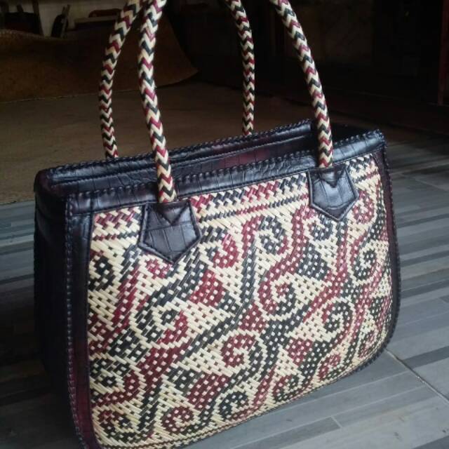 Tas wanita rotan kalimantan