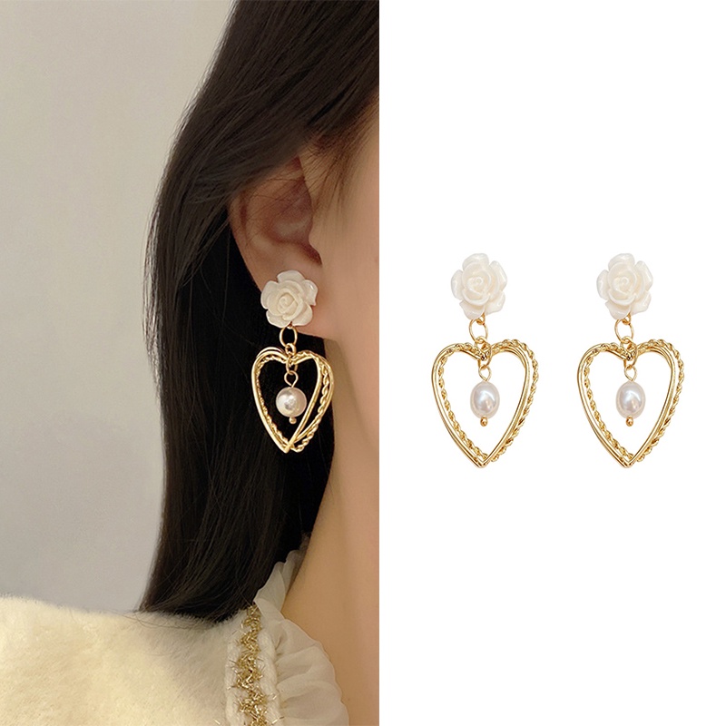 1 Pasang Anting Stud Desain Hati Mawar Besar Aksen Mutiara Gaya Retro Untuk Wanita