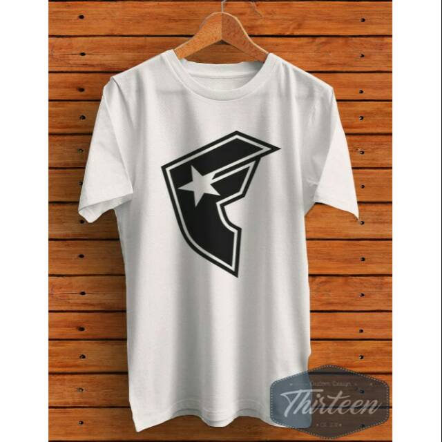 Kaos Replika Distro Famous