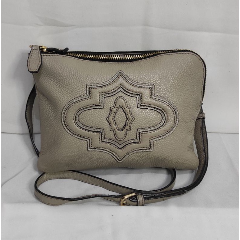 Preloved OrYani sling bag VVGC