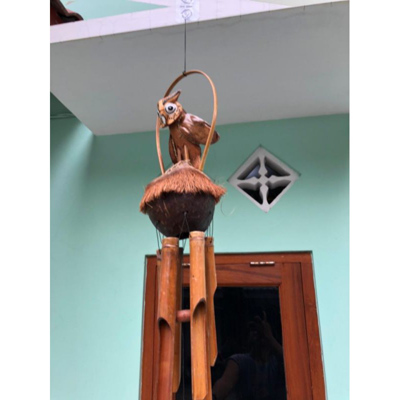 LONCENG ANGIN BURUNG HANTU DENGAN LUKISAN BUNGA UKURAN 55 CM BAHAN BAMBU DAN BATOK - DEKORASI RUMAH