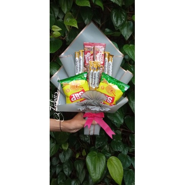 

Buket Snack/Buket Jajan/Buket wisuda/Buket sidang murah/Buket Snack Mix 2/Free gift card