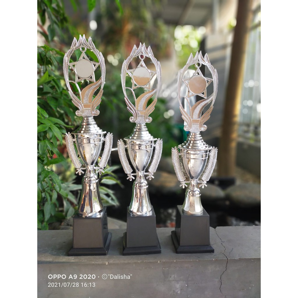 Piala Silver Piala Cup Sayap BuluPiala Murah Piala Eksklusif Piala Plastik Piala Sekolah Piala Lomba