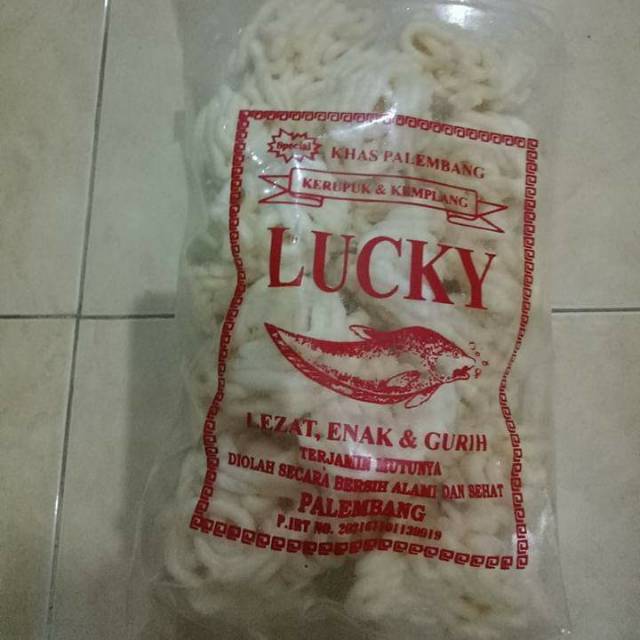 Kerupuk kemplang lucky makan khas Palembang terkenal 1 kg