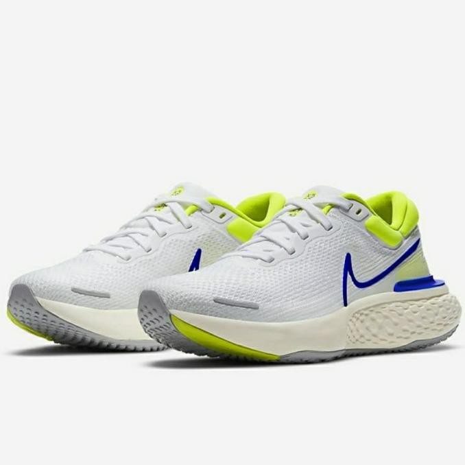 zoomx invincible white