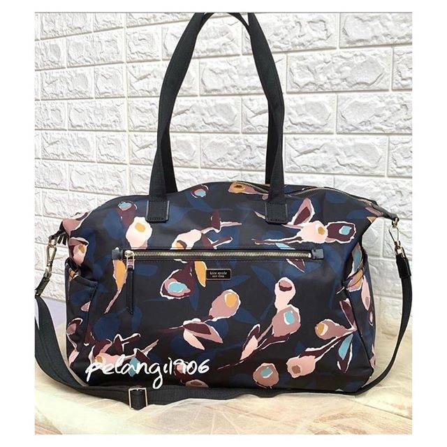 Tas Kate Spade
Weekender Nylon Floral & Black
