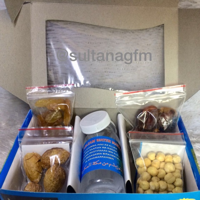 

Paket Oleh oleh haji dan umroh botol kosong