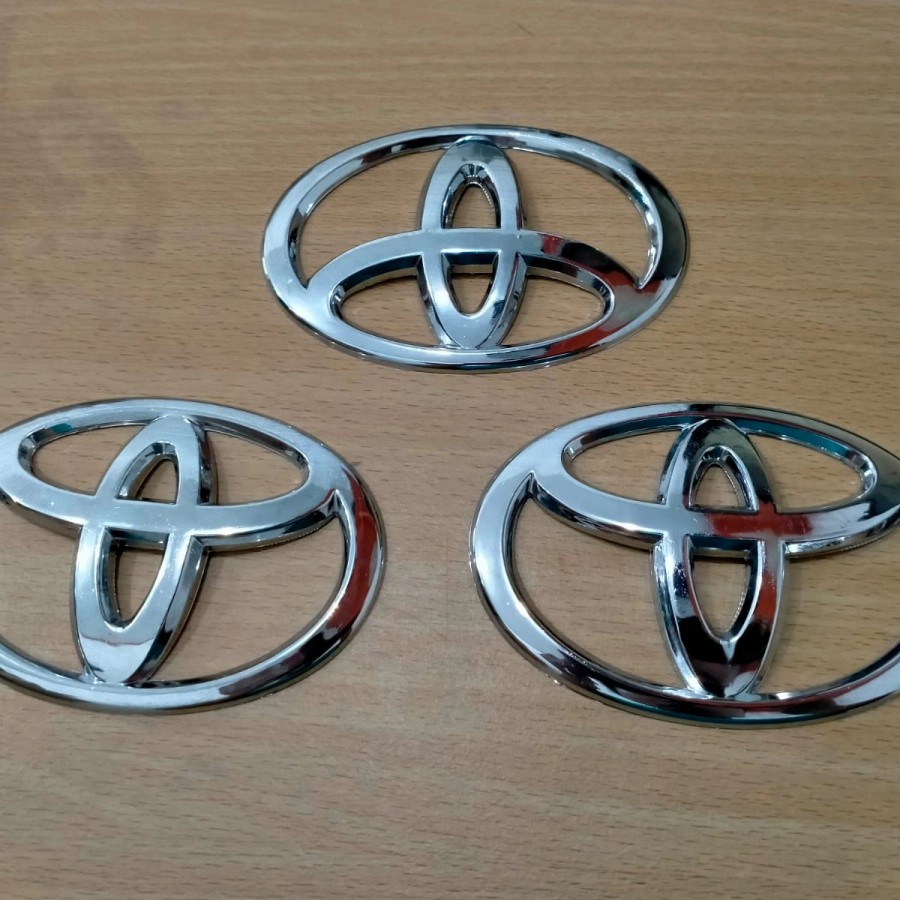 Emblem Logo Belakang Toyota