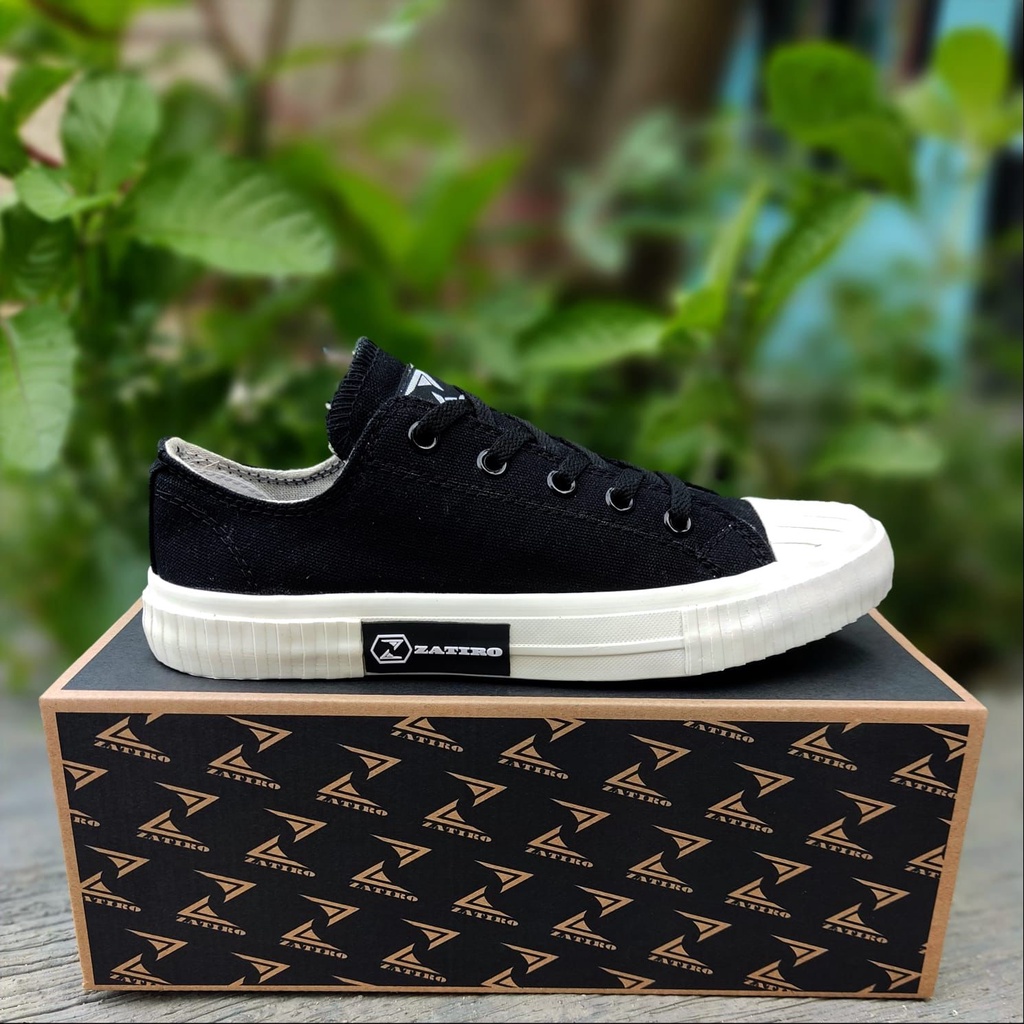 ZTR Sepatu Sneakers Wanita Pria Spatu Kasual Kanvas Fashion Style Sepatu Original Sekolah Cewek Cowok Classic Terbaru - Hitam