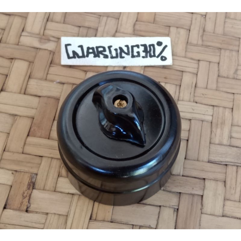 Saklar lampu listrik rumah tua model putar jewer..antik - jadul - vintage - kuno - lawas - cafe tua 