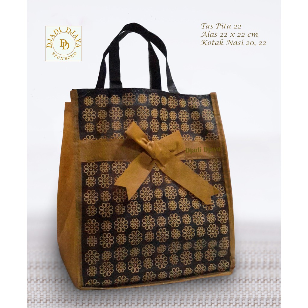 

Tas Hajatan Goodie Bag Pita Kotak 22 Batik Bunga Mocca Hitam