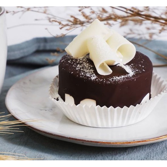 

Kue Ulang Tahun Black Forest White Roll - Mini Cake Apple Donut Bakery