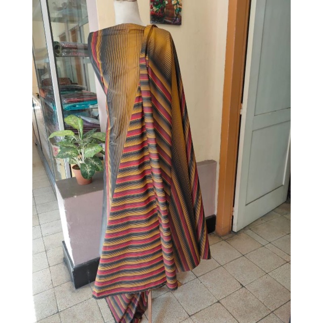 Tenun lurik khas jembatan merah silungkang