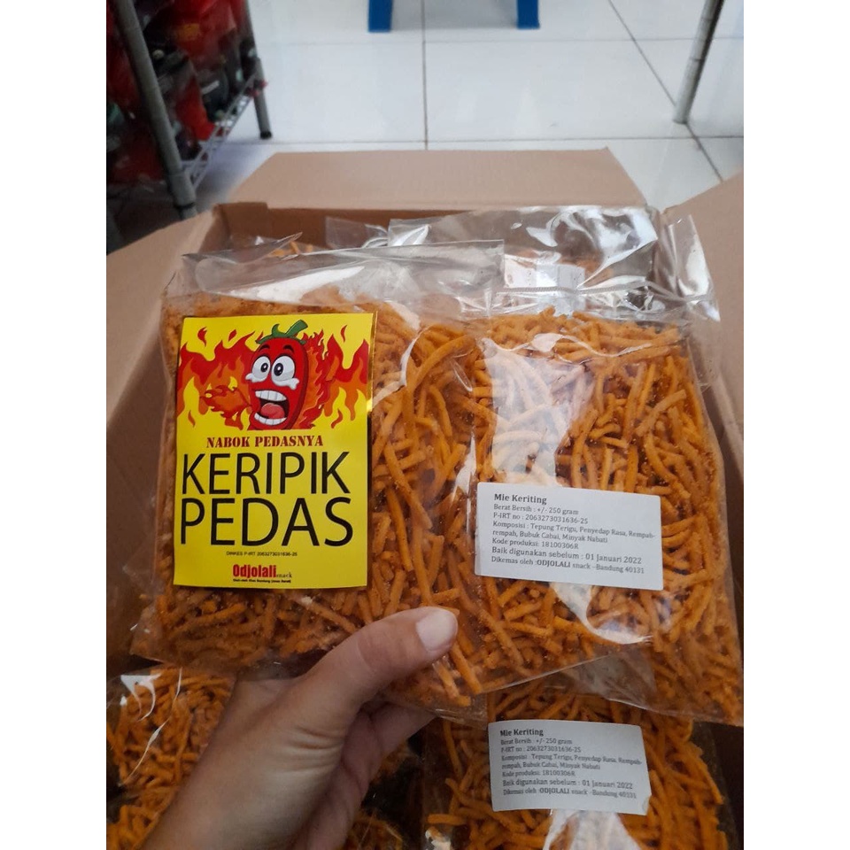 

KERIPIK MIE GORENG KERITING PEDASS