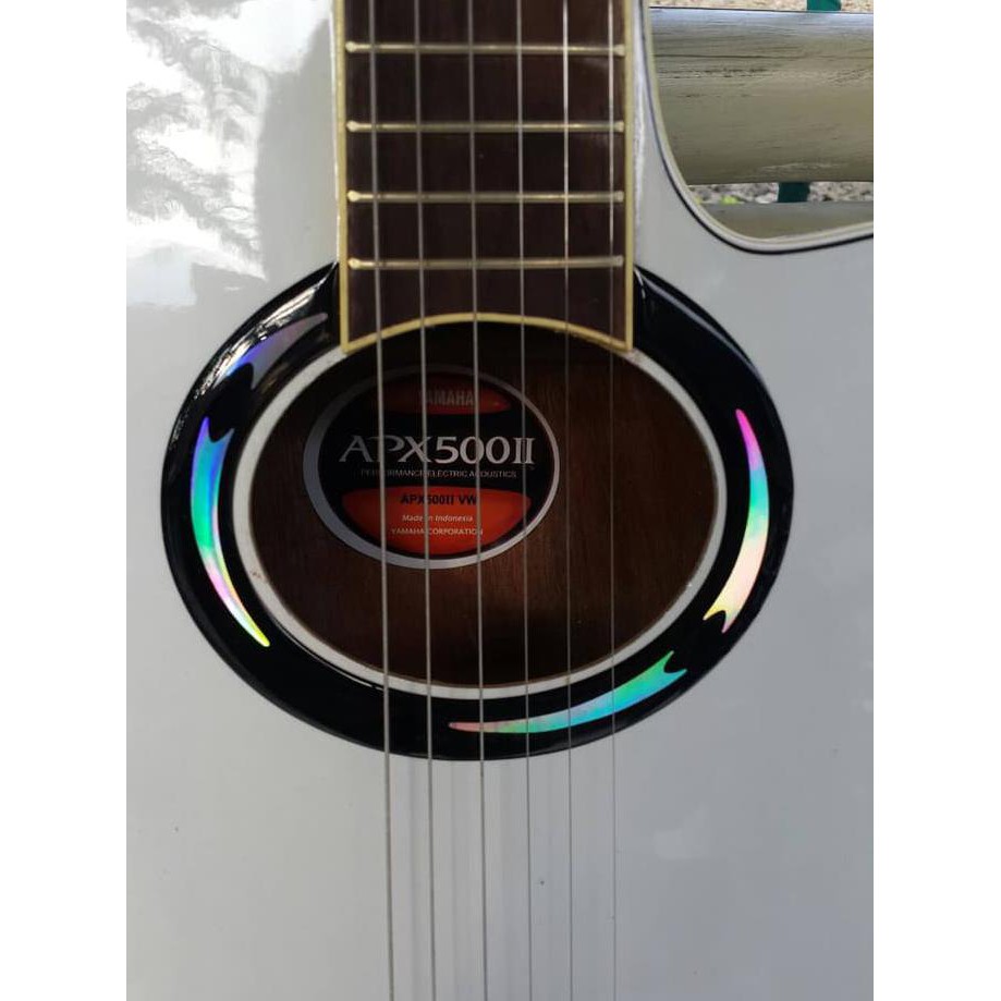 Gitar Elektrik Akustik Yamaha Tipe Apx500Ii Toner Warna Putih Ajib
