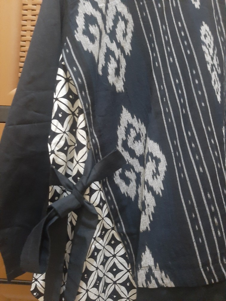 Atasan Batik Tenun Emma Black