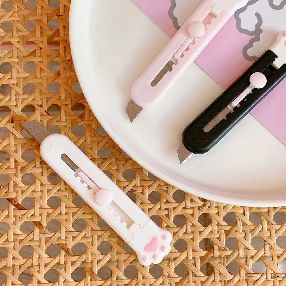 

TERMURAH MINKYS Pisau Cutter Mini Pemotong Kertas Desain Cat Paw - MCP120