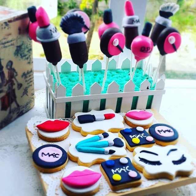 

MAKE UP THEME COOKIES MACARONS