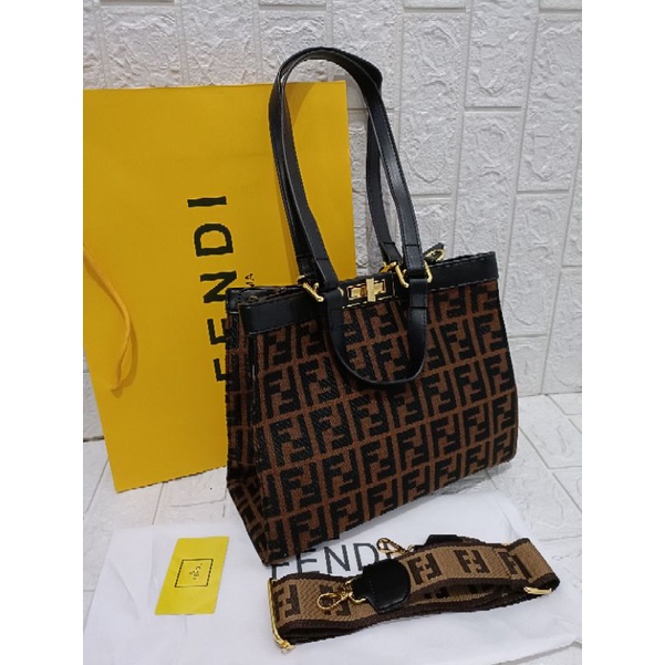 tas fashion tote Fendi peekaboo  kanvas medium size 3fungsi, Fendi Tote top handle, shoulder bag.dan selempang free paperbag