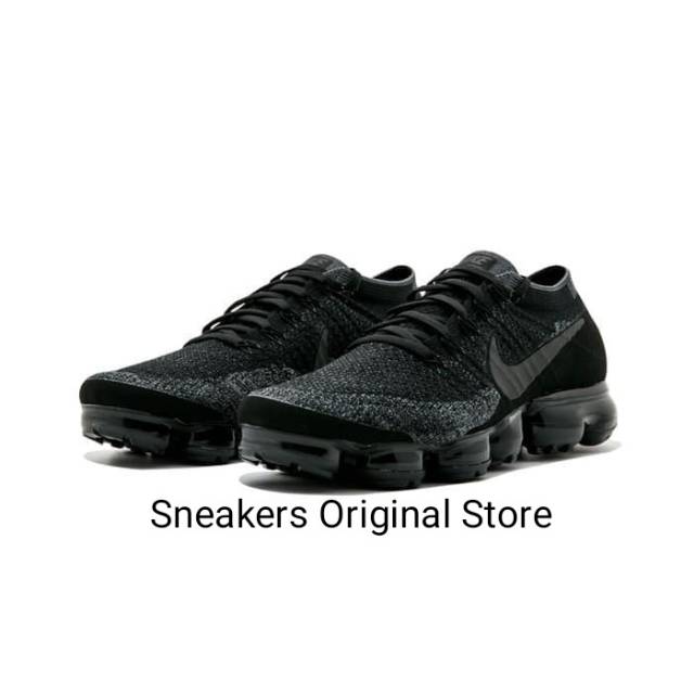 triple black vapormax 2.0