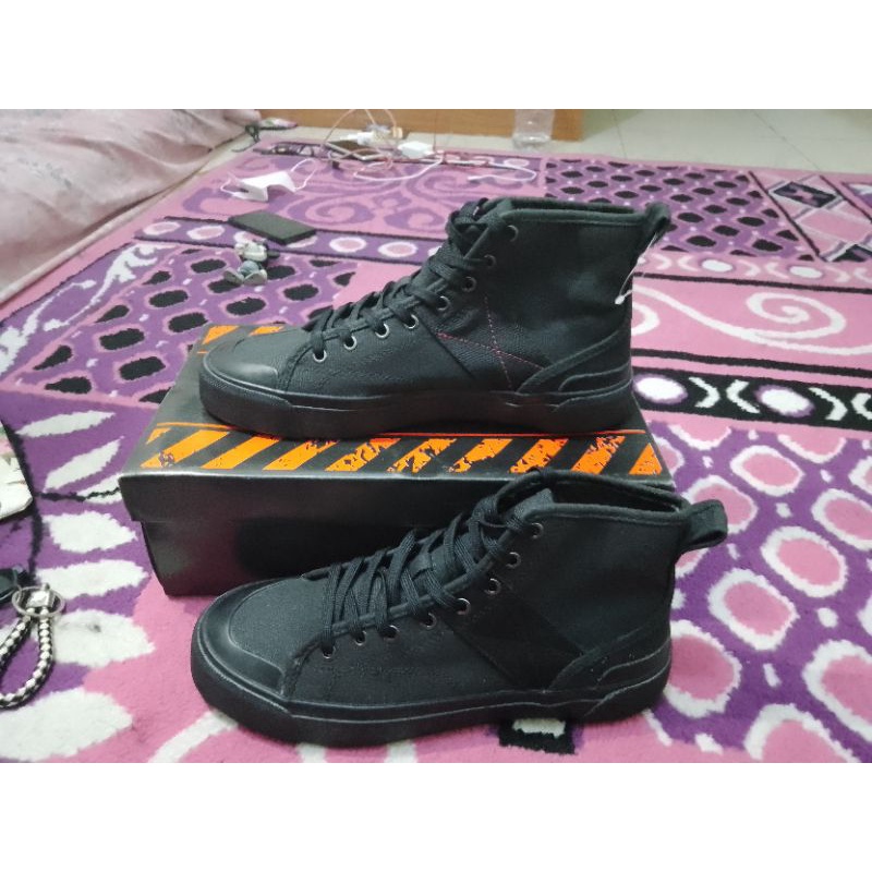 sepatu full black red label BATA original