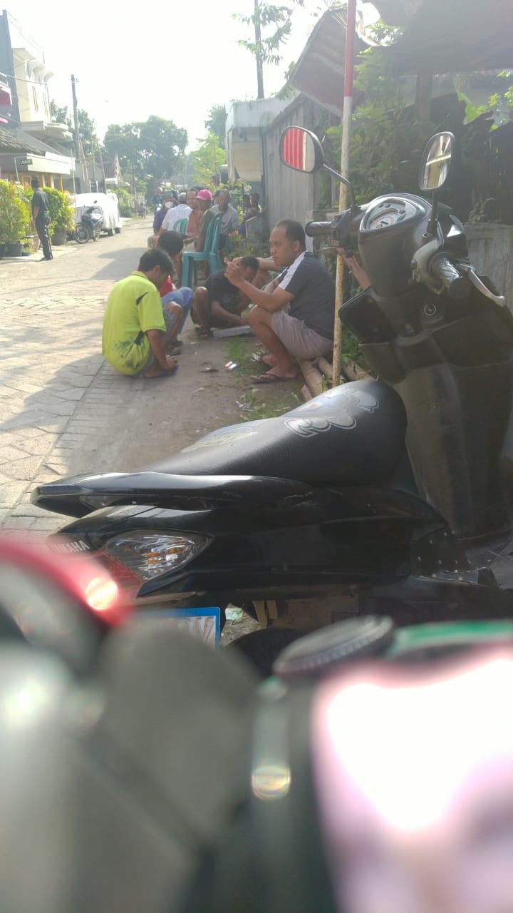 2 Pcs Cetakan Es Batu/ Ice Tray Dengan Tutup Golden Sunkist