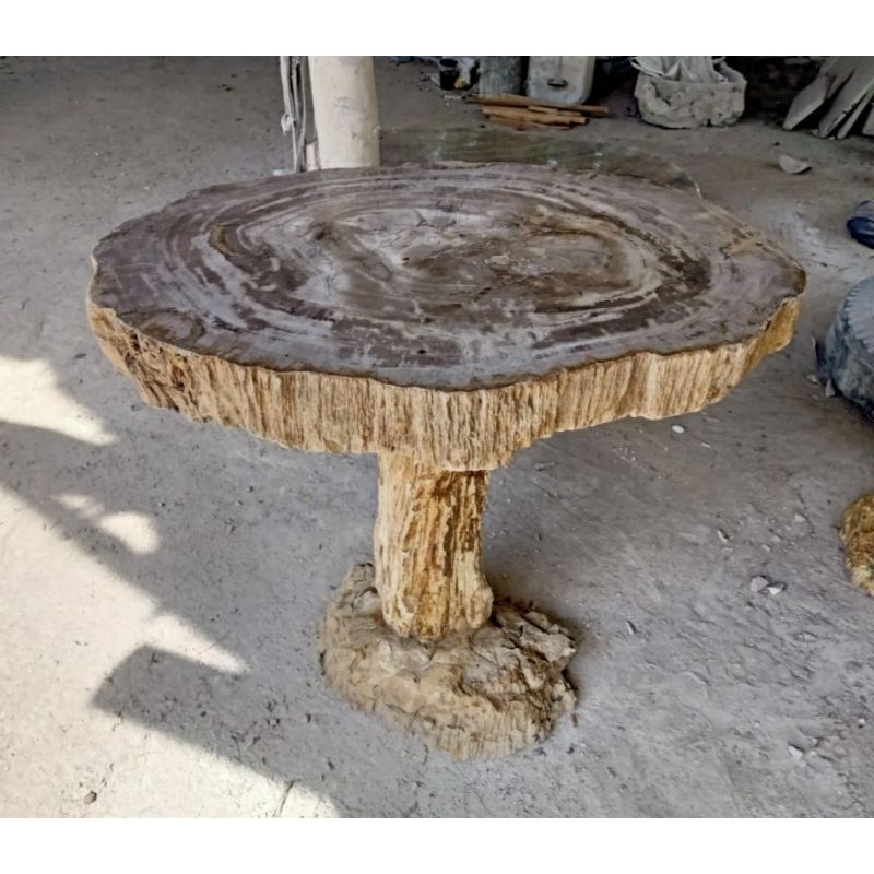 Meja Oval Batu Fosil Kayu