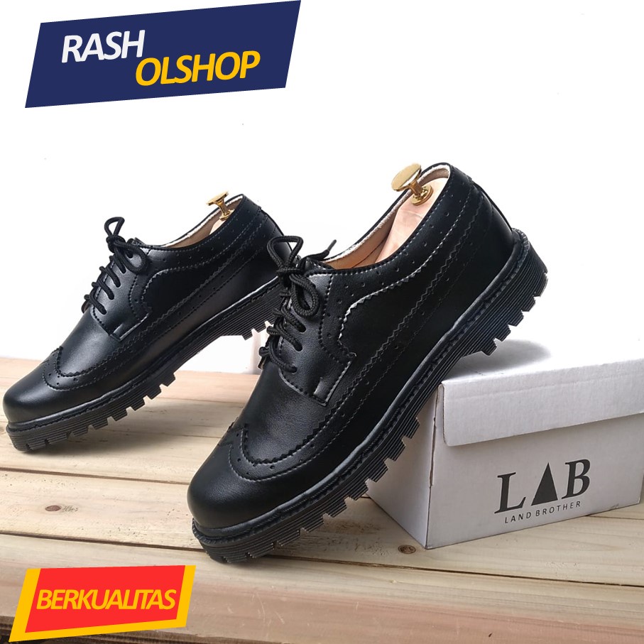 Sepatu Low Boots Wingtip Hitam Putih Dockmat Wingtip Hitam Putih Terbaru