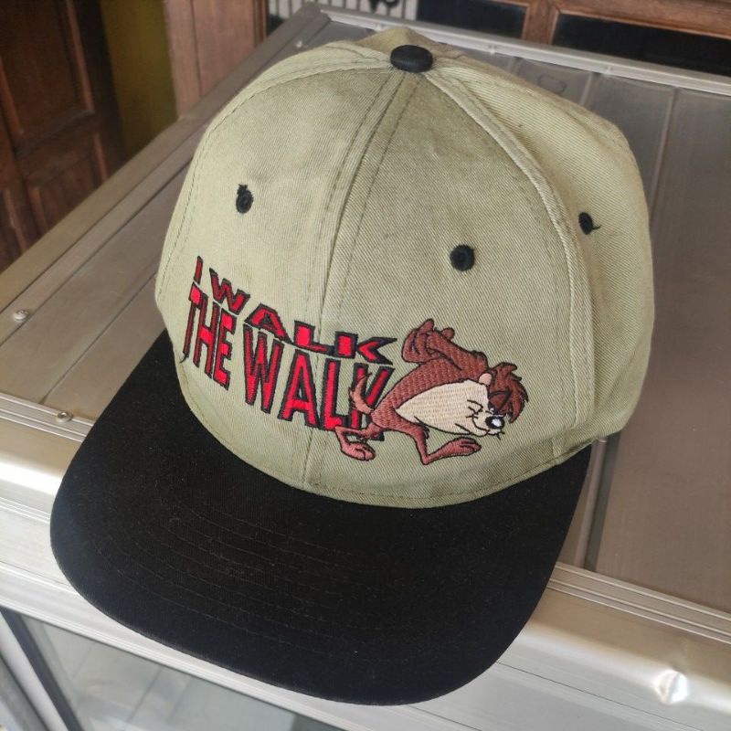 Topi Snapback Vintage Cartoon Looney TuneTazmania Copyright 199x USA Not MLB NBA NFL NHL ADIDAS NIKE