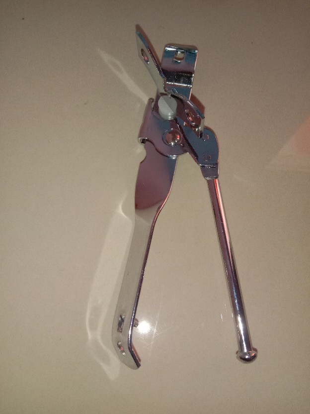 Alat Pembuka Kaleng  Dan Tutup Botol Putar / Can Opener