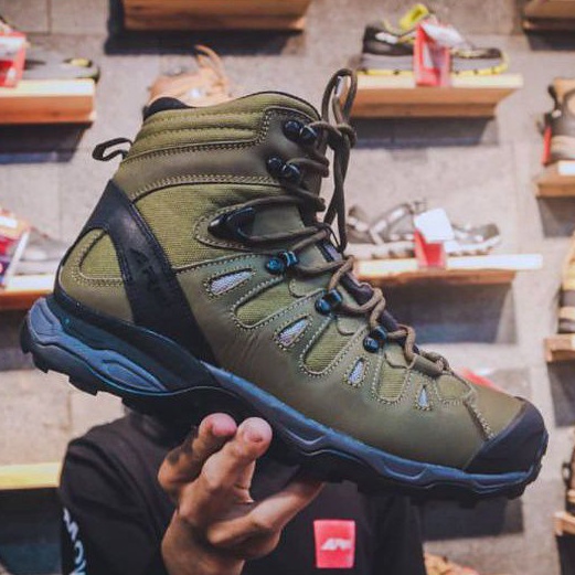 Sepatu Gunung cowok Arei valiant Mid